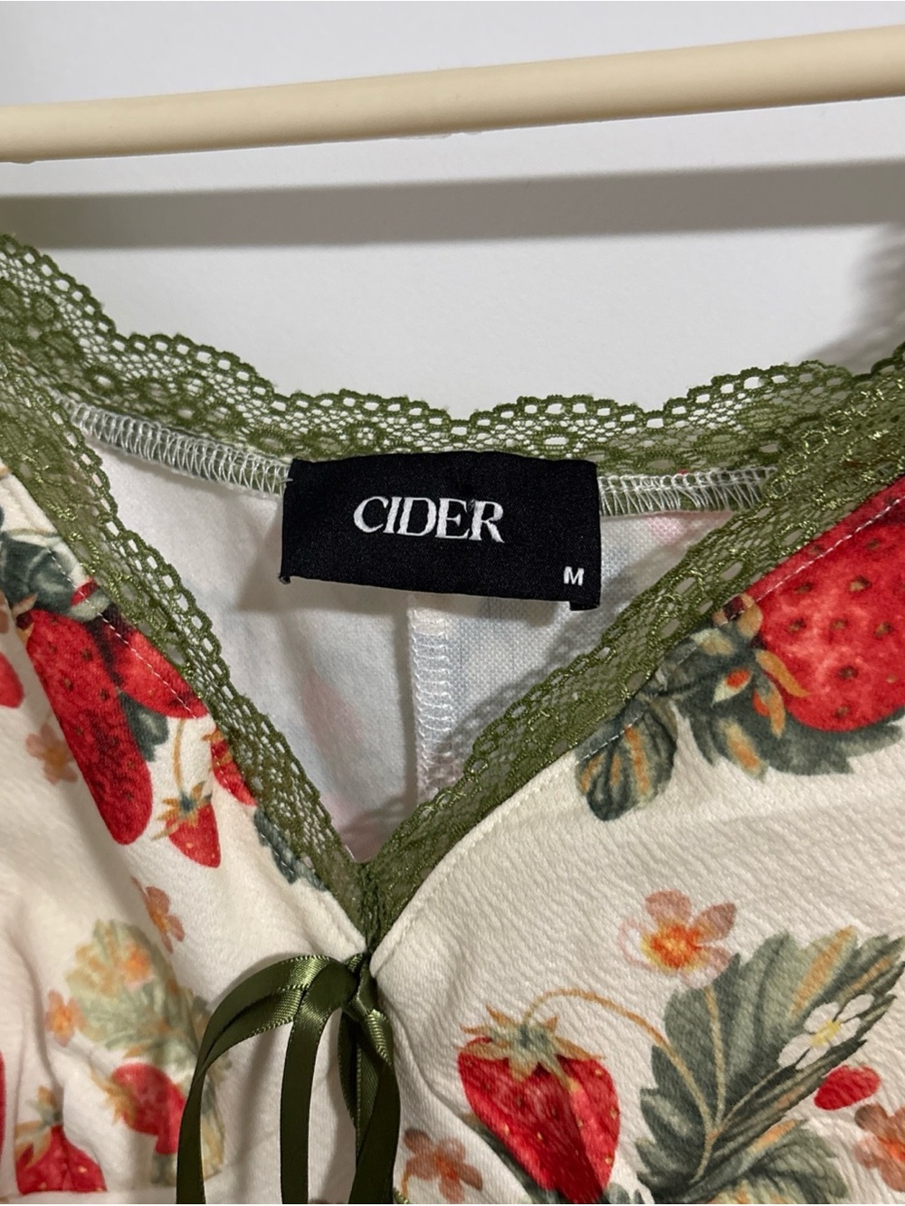 Cider Mini Dress Medium Strawberry Lace 32’L 17’ PTP - Picture 2 of 6